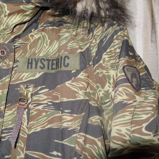 ヒステリックグラマー(HYSTERIC GLAMOUR)のヒステリックグラマー　プリマロフト タイガーカモ 美品　希少(ダウンジャケット)