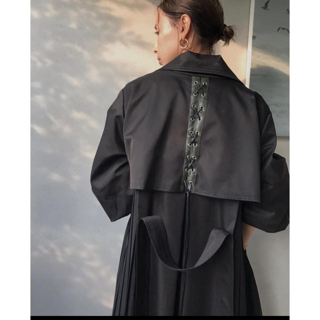 Ameri VINTAGE(アメリヴィンテージ)のAmelievintageBALLOONSLEEVE PLEATS TRENCH レディースのジャケット/アウター(トレンチコート)の商品写真