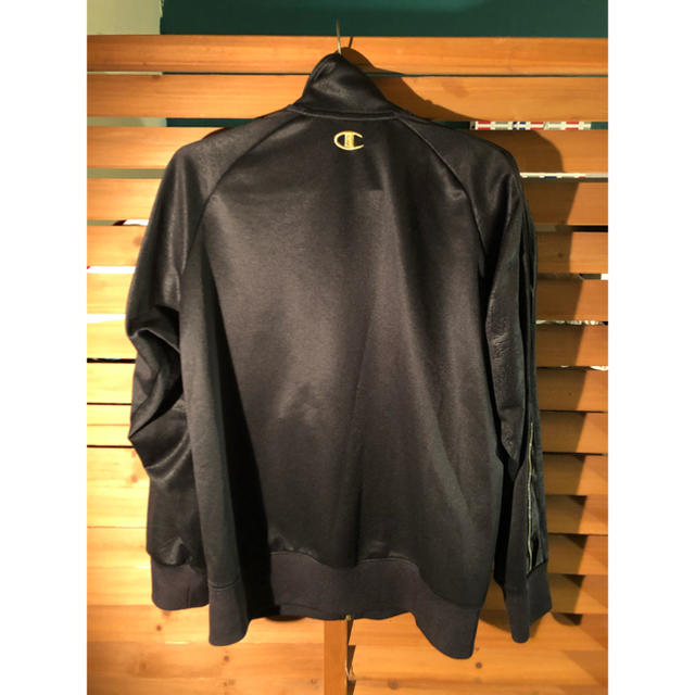 Champion(チャンピオン)のチャンピオン Champion ジャージ 上黒 ゴールド サイズM メンズのトップス(ジャージ)の商品写真