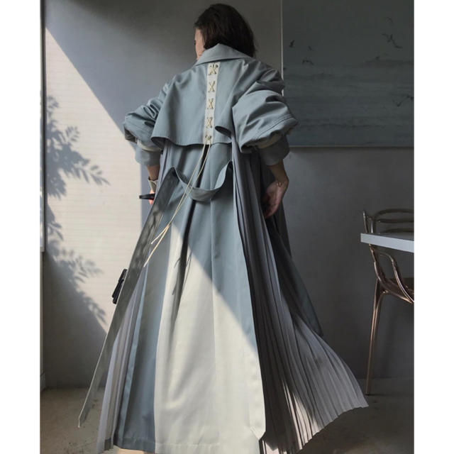 Ameri VINTAGE(アメリヴィンテージ)のAmelievintageBALLOONSLEEVE PLEATS TRENCH レディースのジャケット/アウター(トレンチコート)の商品写真