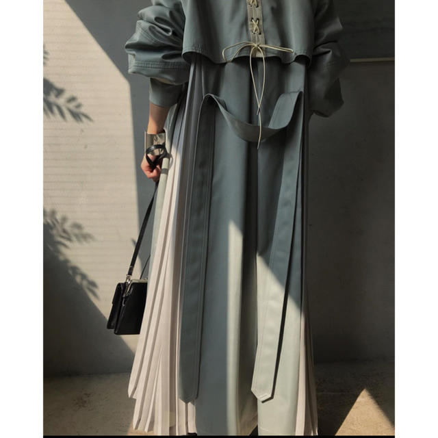 Ameri VINTAGE(アメリヴィンテージ)のAmelievintageBALLOONSLEEVE PLEATS TRENCH レディースのジャケット/アウター(トレンチコート)の商品写真