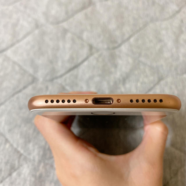 Apple(アップル)のiPhone8 64GB Gold スマホ/家電/カメラのスマートフォン/携帯電話(スマートフォン本体)の商品写真