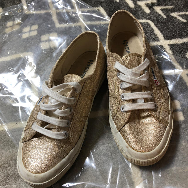 SUPERGA(スペルガ)のスペルガ  スニーカー ゴールドメタリック レディースの靴/シューズ(スニーカー)の商品写真