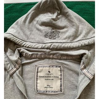 アバクロンビーアンドフィッチ(Abercrombie&Fitch)のアバクロ　パーカー(パーカー)