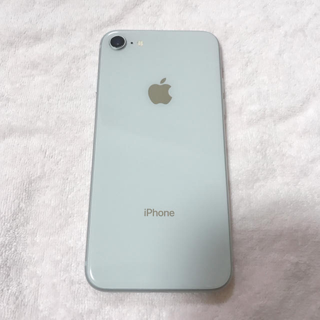 超美品✩.*˚iPhone8 シルバー 64GB au - 1