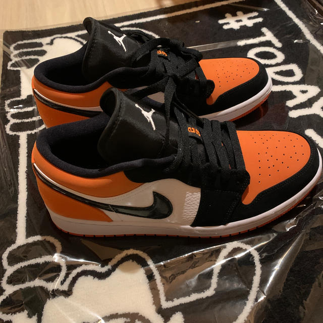 AIR JORDAN1 LOW "shuttered back board"