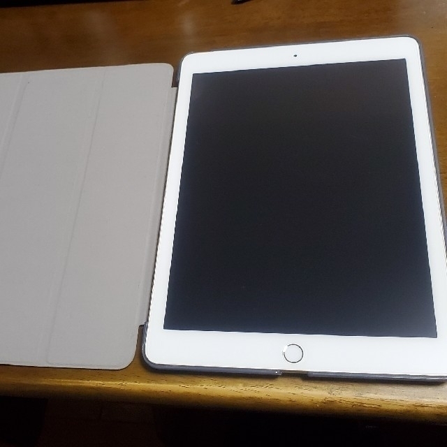 ipad 9.7 第5世代　32GB docomo