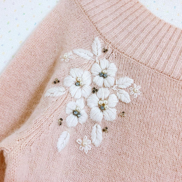 LAISSE PASSE(レッセパッセ)のビジュー刺繍ニット　♡  レッセパッセ  ピンク レディースのトップス(ニット/セーター)の商品写真