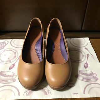 クロックス(crocs)のクロックス w7 ヒールパンプス ベージュ(ハイヒール/パンプス)