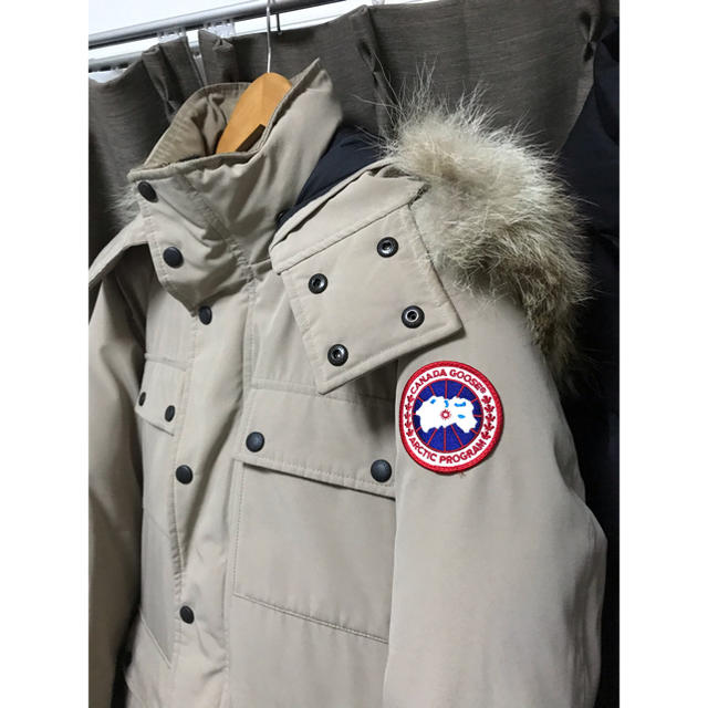 CANADA GOOSE(カナダグース)の人気モデル◎カナダグース廃盤バンクロフトベージュ メンズのジャケット/アウター(ダウンジャケット)の商品写真