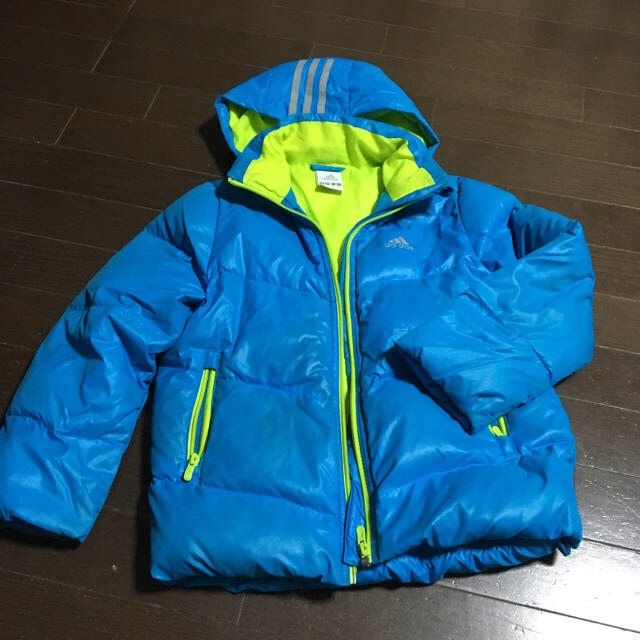 adidas(アディダス)のadidas 130 ダウンジャケット キッズ/ベビー/マタニティのキッズ服男の子用(90cm~)(ジャケット/上着)の商品写真