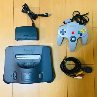 ニンテンドウ64(NINTENDO 64)のNINTENDO 64 本体＋コントローラー (家庭用ゲーム機本体)