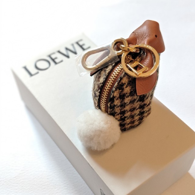 LOEWE(ロエベ)のラスト１【新品】LOEWE バニー コインケース ラビット キーチャーム うさぎ レディースのファッション小物(キーホルダー)の商品写真