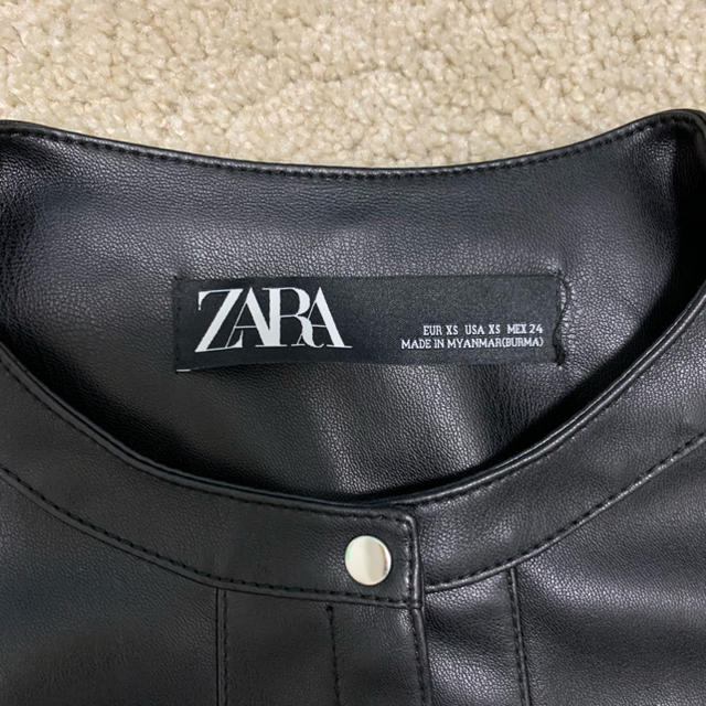 ZARA(ザラ)のZARA フェイクレザージャケット レディースのジャケット/アウター(ノーカラージャケット)の商品写真