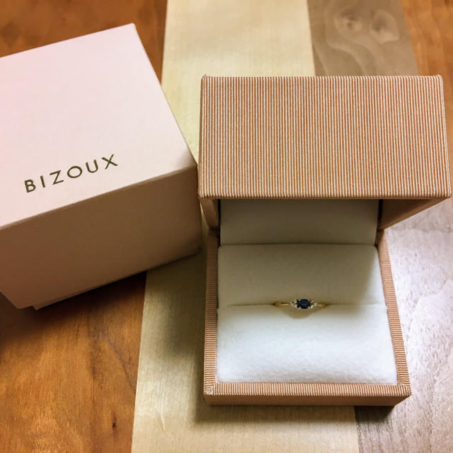 Bizoux　ビズー　リング　ブルーガーネット　ダイヤ　K18　YG レディースのアクセサリー(リング(指輪))の商品写真