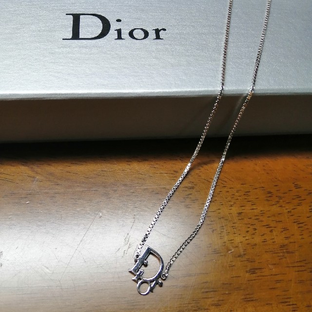 Dior ロゴネックレス 1