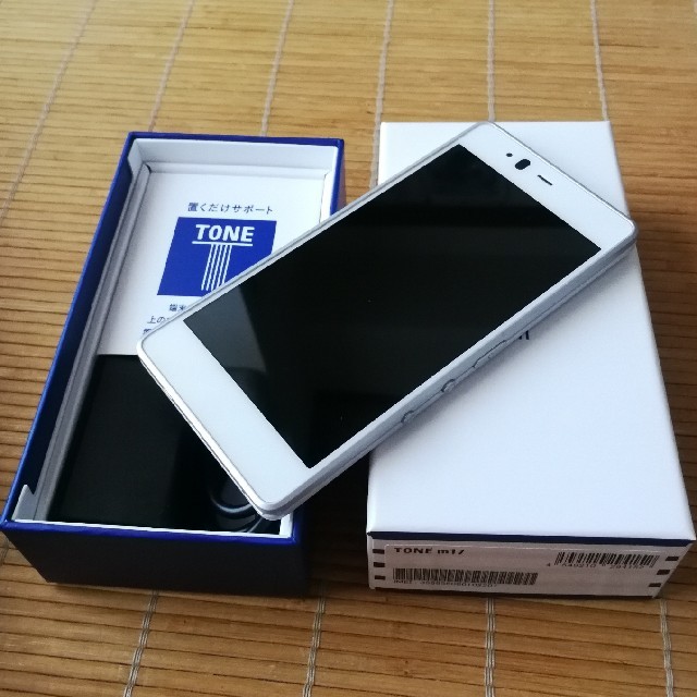 【美品】TONE m17 スマホ/家電/カメラのスマートフォン/携帯電話(スマートフォン本体)の商品写真