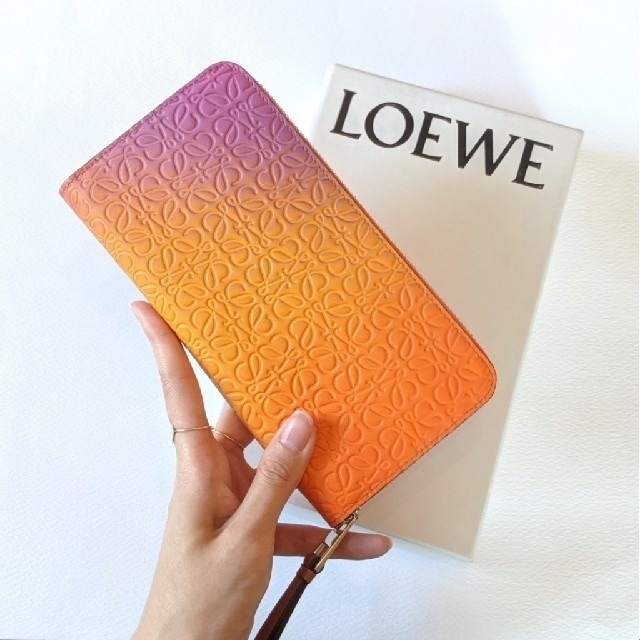 ファッションデザイナー LOEWE - グラデーションカラー ２点 長財布＋