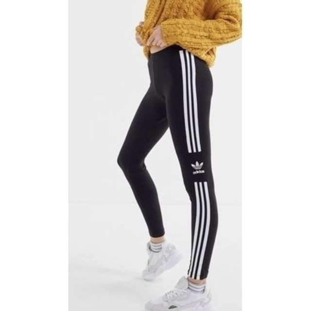 adidas(アディダス)のadidas originals トレフォイルレギンス レディースのレッグウェア(レギンス/スパッツ)の商品写真