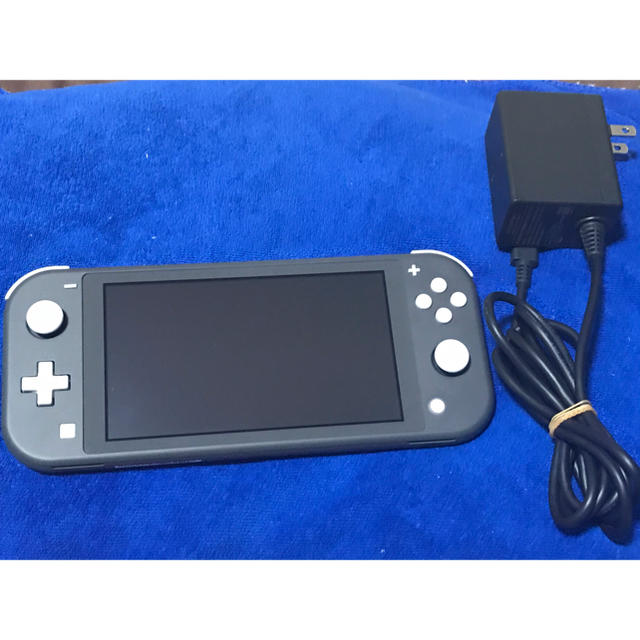 Nintendo Switch(ニンテンドースイッチ)の中古美品 Nintendo Switch Lite ニンテンドウスイッチライト エンタメ/ホビーのゲームソフト/ゲーム機本体(家庭用ゲーム機本体)の商品写真