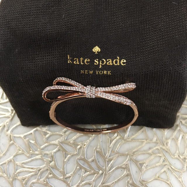 kate spade new york(ケイトスペードニューヨーク)のkate spade New York リボンブレスレット レディースのアクセサリー(ブレスレット/バングル)の商品写真