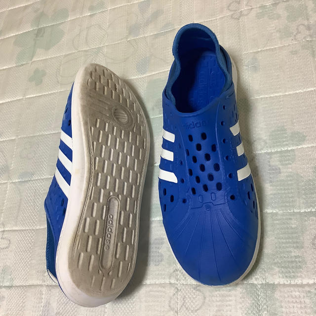 adidas(アディダス)のアディダス　ゴム　靴　JP255 メンズの靴/シューズ(サンダル)の商品写真