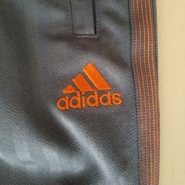 adidas(アディダス)のジャージ パンツ　adidas　グレー　オレンジ メンズのトップス(ジャージ)の商品写真