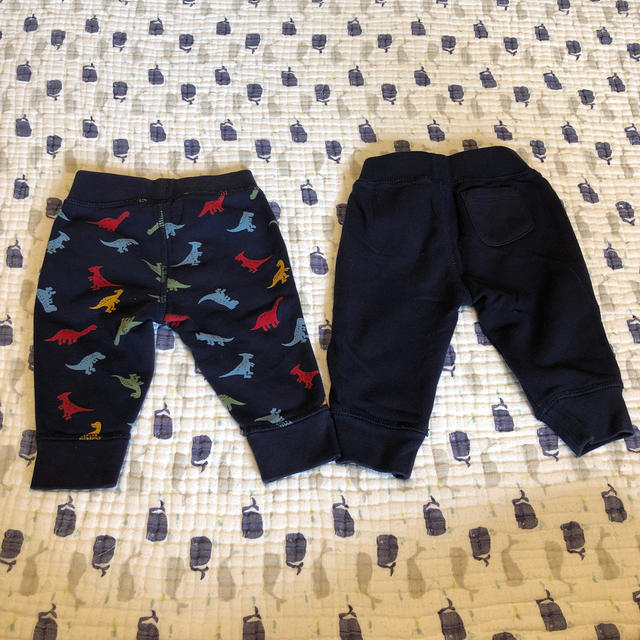 GAP Kids(ギャップキッズ)の【70】GAPパンツ2枚 キッズ/ベビー/マタニティのベビー服(~85cm)(パンツ)の商品写真