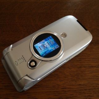 エヌティティドコモ(NTTdocomo)のNTT docomo D900i  (携帯電話本体)