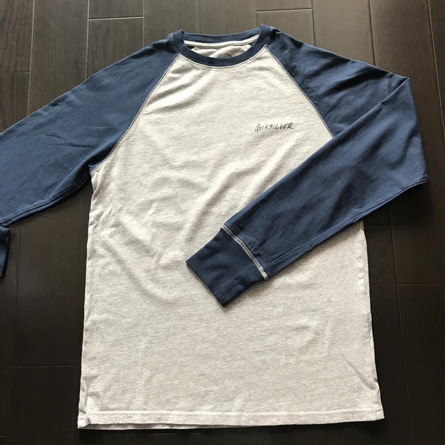 QUIKSILVER(クイックシルバー)のhavana様専用　　クイックシルバー　ロングＴシャツ　Sサイズ メンズのトップス(Tシャツ/カットソー(七分/長袖))の商品写真