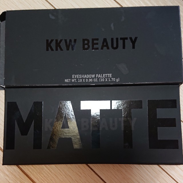 KKW Beauty マットスモークアイシャドウパレット