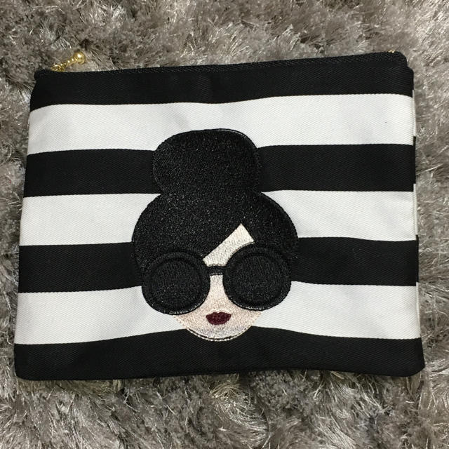 Alice+Olivia(アリスアンドオリビア)のサングラスガールの刺繍ポーチ♡黒ボーダー レディースのファッション小物(ポーチ)の商品写真