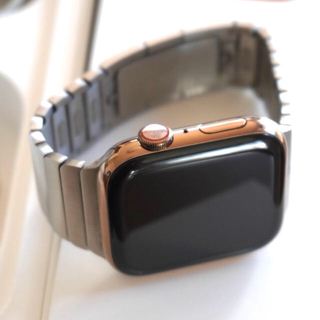 アップル(Apple)の【Apple Watch 4(GPS)44mmゴールドステンレス(腕時計(デジタル))