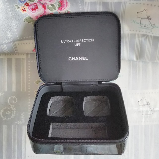 CHANEL(シャネル)の🌟 シャネル エナメルポーチ 美品 🌟 レディースのファッション小物(ポーチ)の商品写真