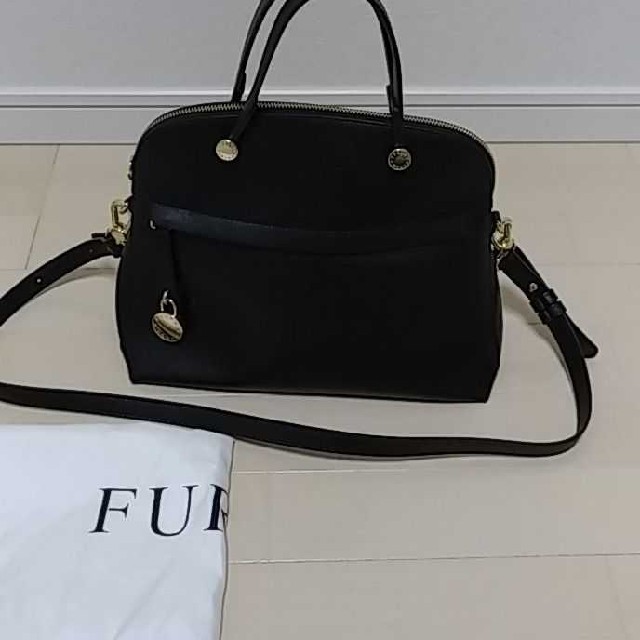 レディースFURLA パイパー M ブラック