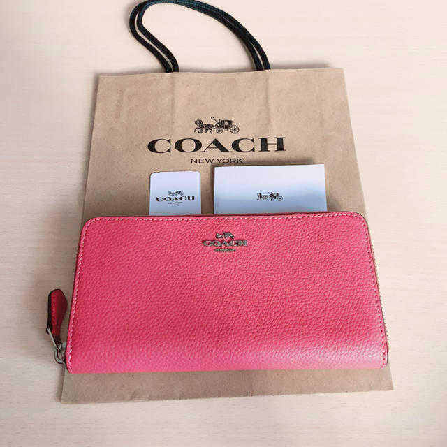 【新品】最新作★ COACH  長財布　コーラルピンク財布