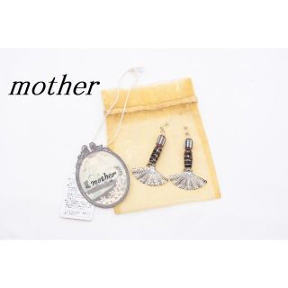 マザー(mother)の【S80】mather マザー 扇子 ロング ピアス ガラスビーズ 新品(ピアス)