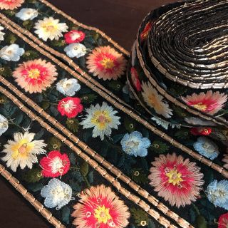 インド刺繍リボン シルク 花 金 ピンク エスニック アジアン ブレード 手芸(各種パーツ)