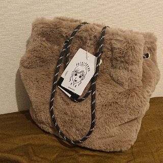 シマムラ(しまむら)の新品タグ付★しまむら プチプラのあや 巾着ショルダーバッグ グレージュ(ハンドバッグ)