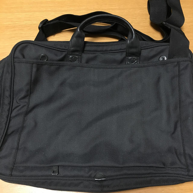 UNIQLO(ユニクロ)の黒のビジネスバック メンズのバッグ(ビジネスバッグ)の商品写真