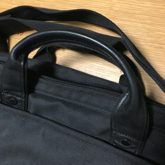 UNIQLO(ユニクロ)の黒のビジネスバック メンズのバッグ(ビジネスバッグ)の商品写真