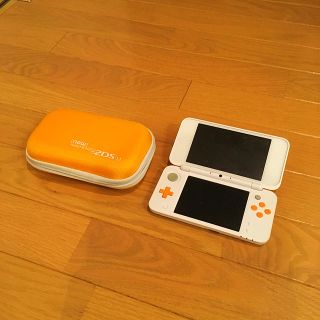 ニンテンドー2DS - Newニンテンドー2DS LL ホワイト×オレンジの ニンテンドー2DS - Newニンテンドー2DS LL ホワイト×オレンジの