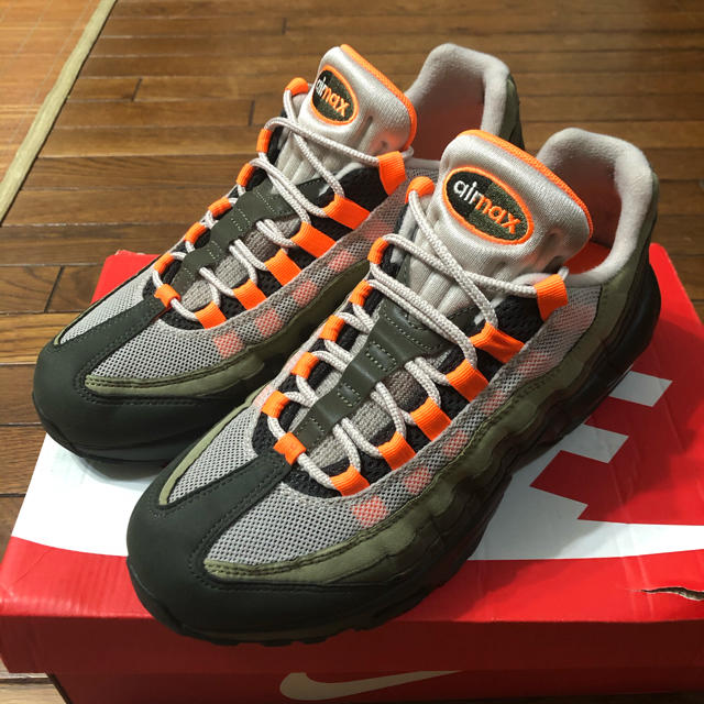 NIKE(ナイキ)のNIKE AIR MAX 95 OG ナイキ　エアマックス95 トータルオレンジ メンズの靴/シューズ(スニーカー)の商品写真