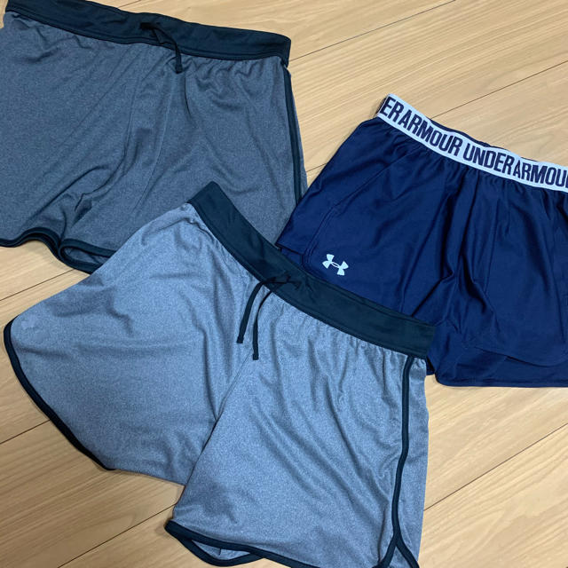 UNDER ARMOUR(アンダーアーマー)のトレーニング用ショートパンツ3枚セット スポーツ/アウトドアのトレーニング/エクササイズ(ヨガ)の商品写真