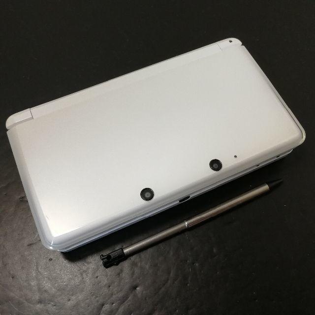 ニンテンドー3DS(ニンテンドー3DS)の安心の整備済み！◆任天堂3DS 中古本体◆アイスホワイト◆65 エンタメ/ホビーのゲームソフト/ゲーム機本体(携帯用ゲーム機本体)の商品写真