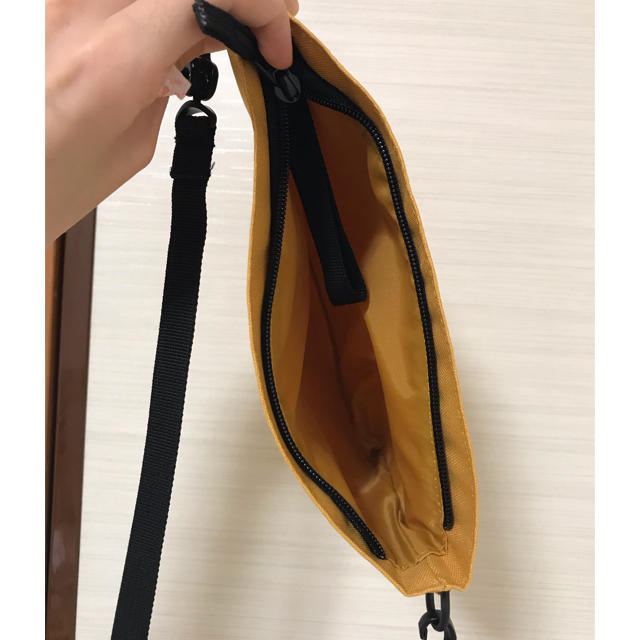 MUJI (無印良品)(ムジルシリョウヒン)の無印  サコッシュ イエロー レディースのバッグ(ボディバッグ/ウエストポーチ)の商品写真