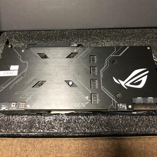 ASUS(エイスース)のrog strix RTX 2070  スマホ/家電/カメラのPC/タブレット(PCパーツ)の商品写真