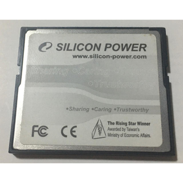 SILICON POWER 16GB 200倍速　CF シリコンパワー　ケース付 スマホ/家電/カメラのカメラ(デジタル一眼)の商品写真