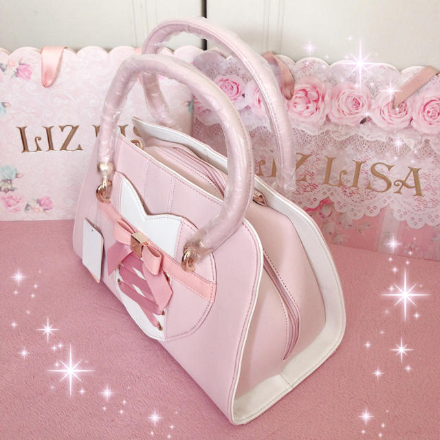 LIZ LISA(リズリサ)の☆リズリサLIZLISA☆ハートデザイン☆レースアップバッグ☆ピンク新品 レディースのバッグ(トートバッグ)の商品写真