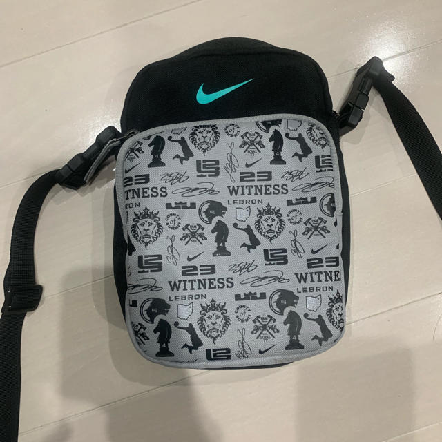 NIKE(ナイキ)のNIKE レブロン ショルダーバッグ メンズのバッグ(ショルダーバッグ)の商品写真